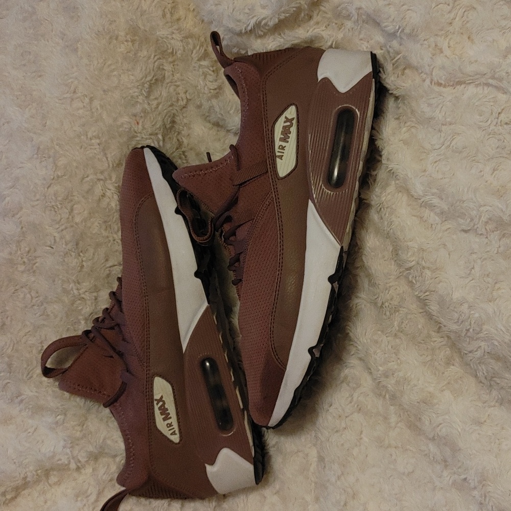 NIKE AIR MAX